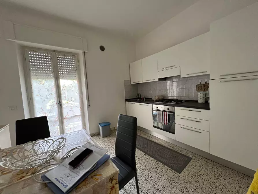 Immagine 1 di Appartamento in affitto  a Lucca