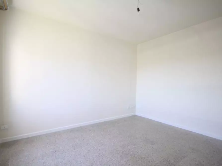 Immagine 29 di Appartamento in affitto  a Lucca