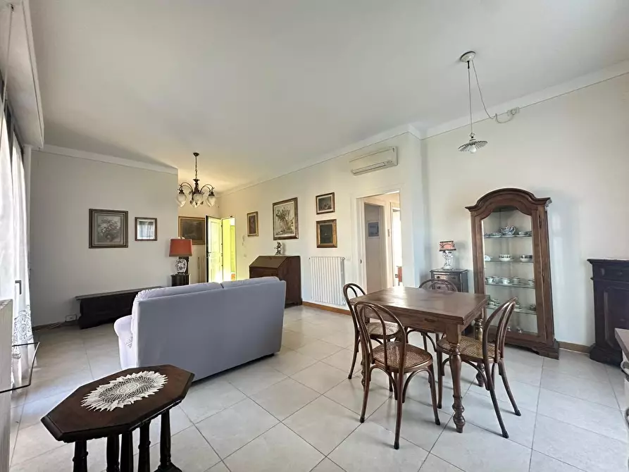 Immagine 4 di Appartamento in affitto  a Lucca