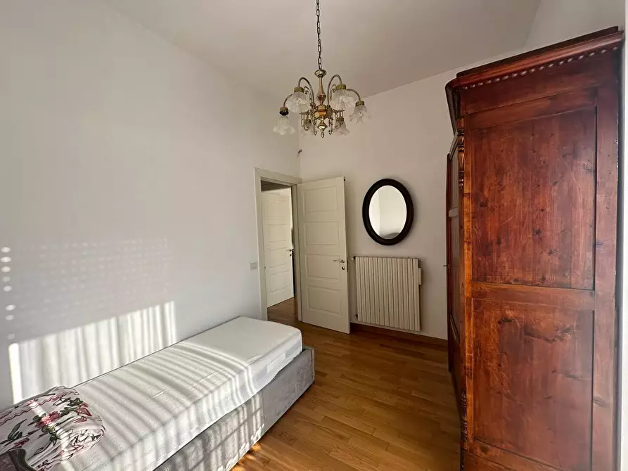 Immagine 11 di Appartamento in affitto  a Lucca