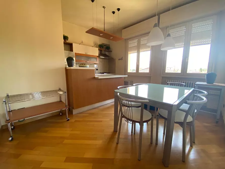 Immagine 5 di Appartamento in affitto  a Lucca