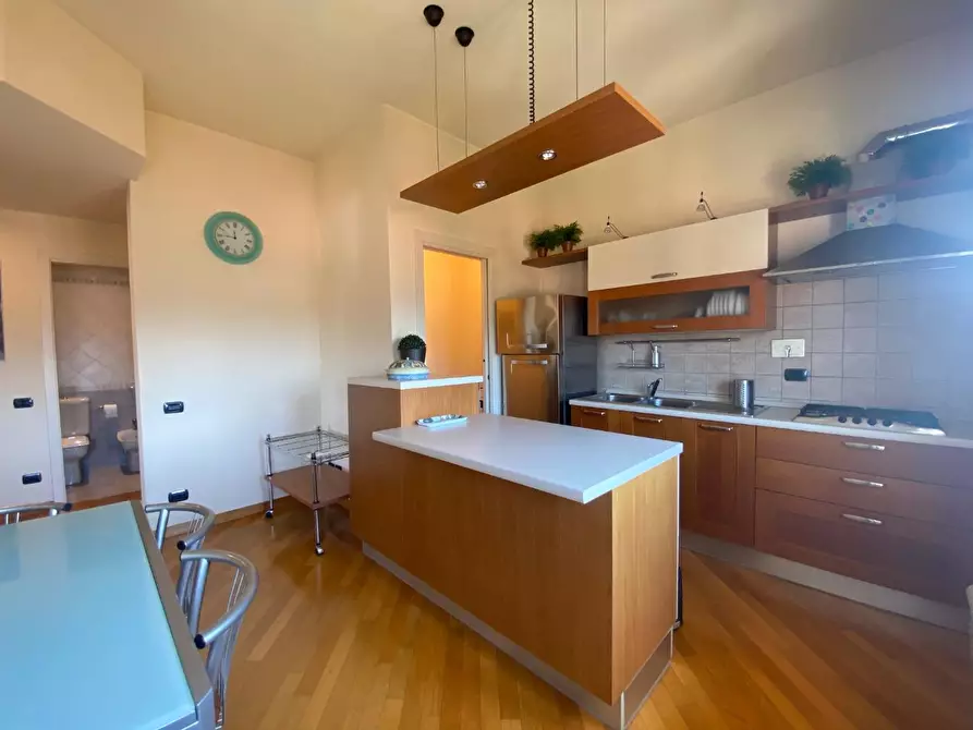 Immagine 2 di Appartamento in affitto  a Lucca