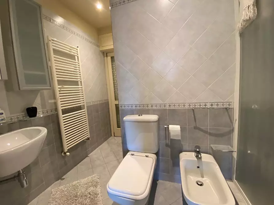 Immagine 18 di Appartamento in affitto  a Lucca