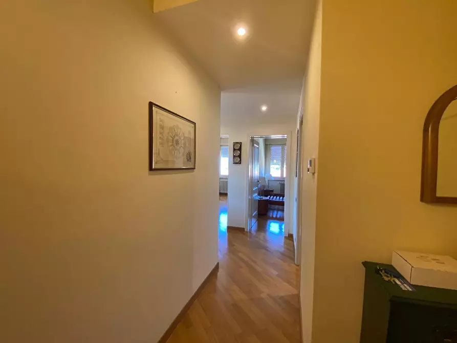 Immagine 15 di Appartamento in affitto  a Lucca