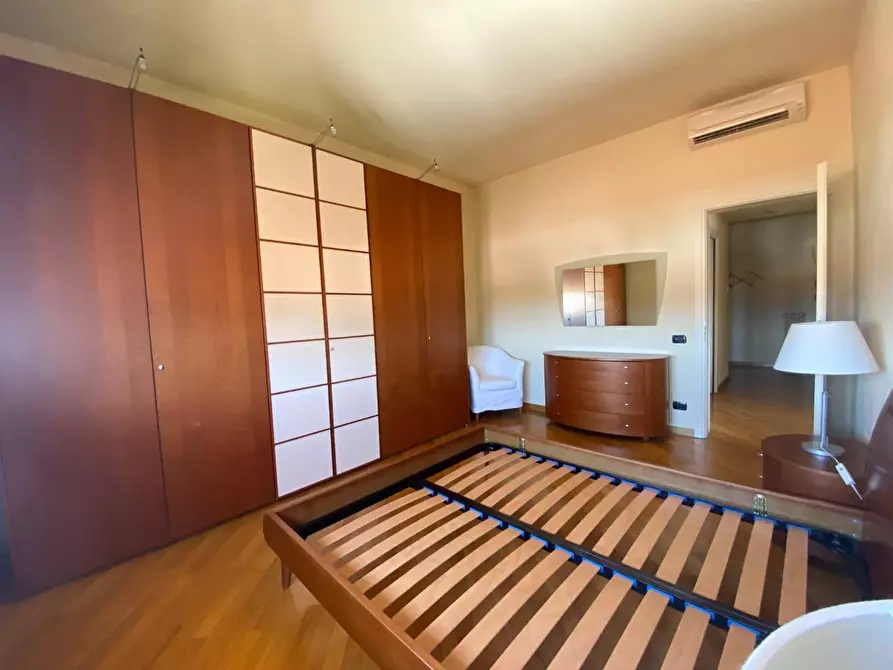 Immagine 10 di Appartamento in affitto  a Lucca