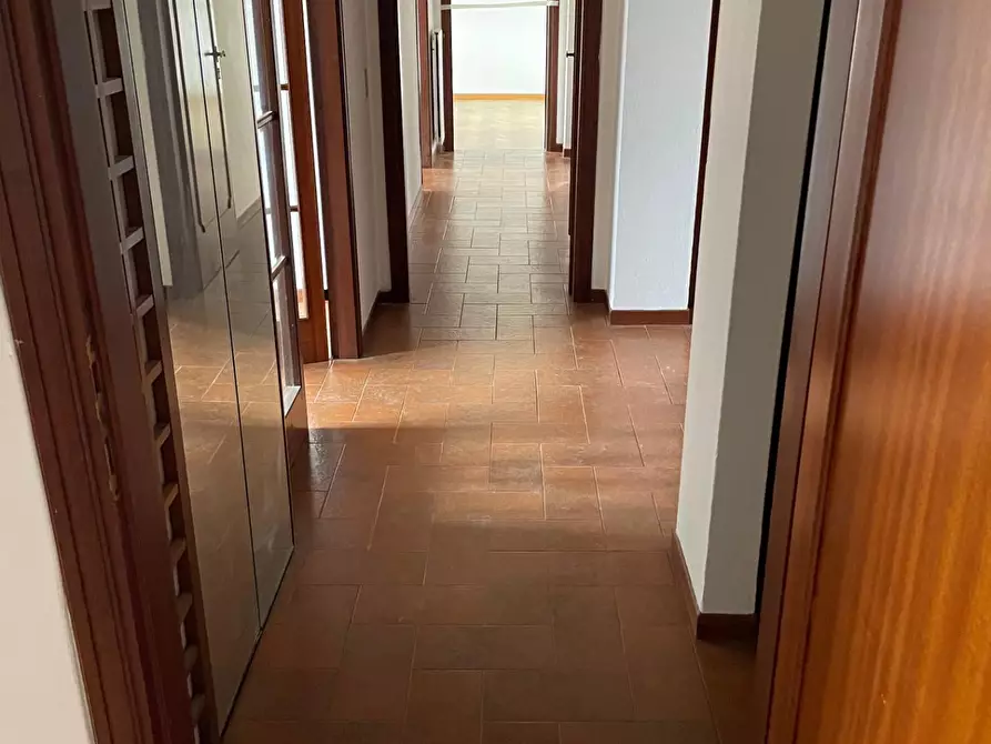 Immagine 9 di Appartamento in affitto  a Lucca
