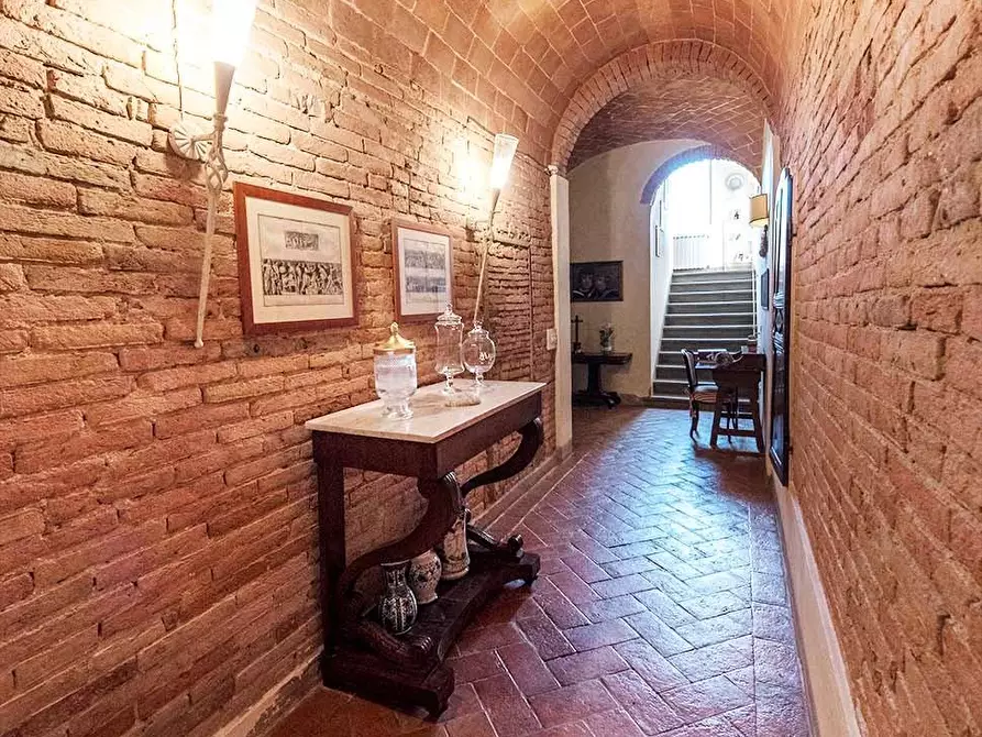 Immagine 10 di Palazzo in vendita  a Casciana Terme Lari