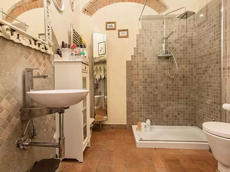 Immagine 20 di Palazzo in vendita  a Casciana Terme Lari