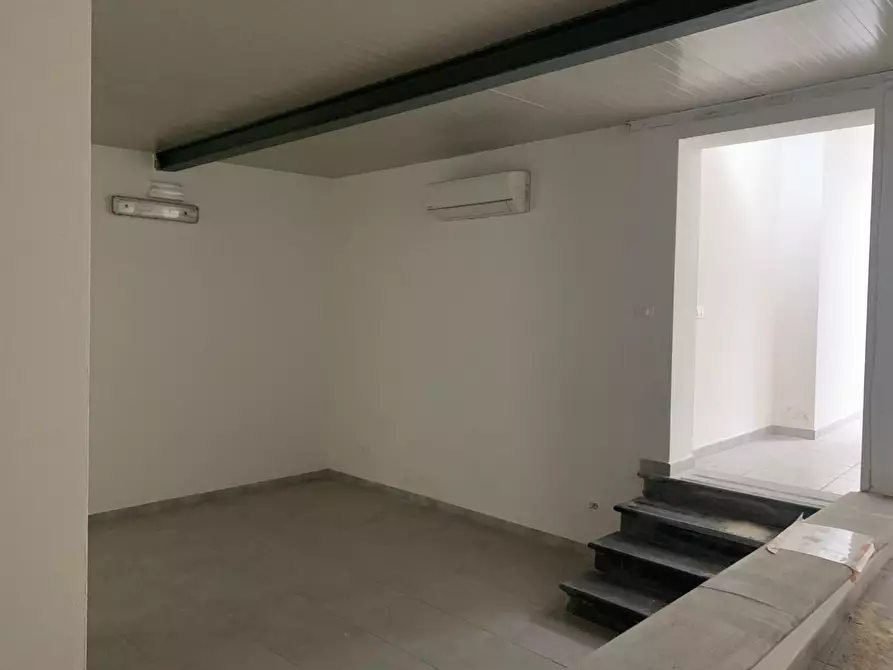 Immagine 3 di Locale commerciale in affitto  a San Giuliano Terme