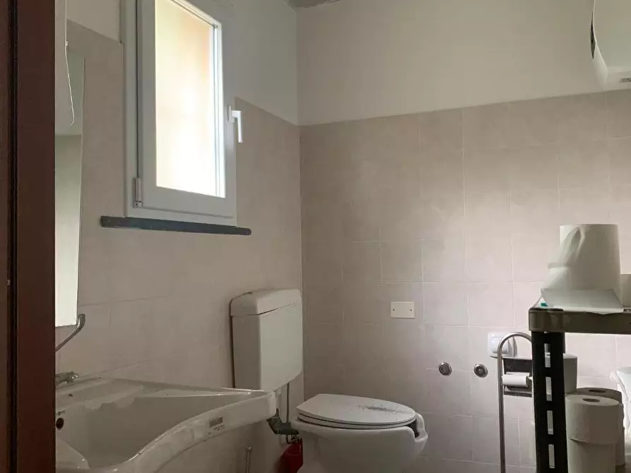 Immagine 4 di Locale commerciale in affitto  a San Giuliano Terme