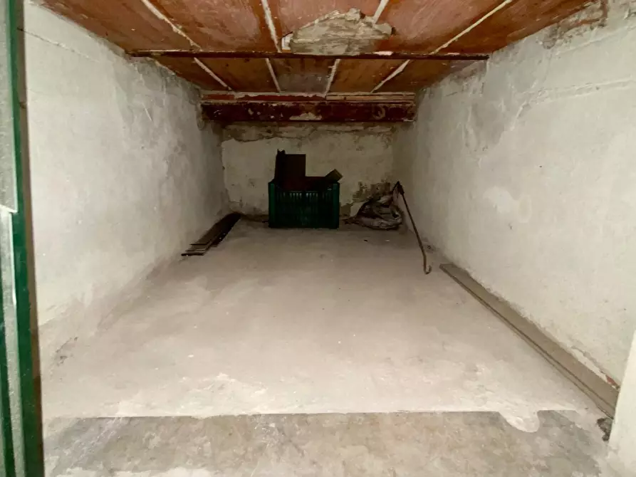 Immagine 4 di Magazzino in vendita  a Pisa