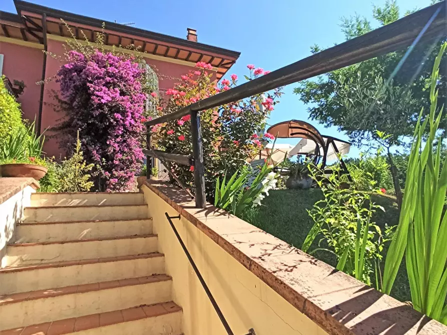 Immagine 4 di Casa quadrifamiliare in vendita  a Lucca