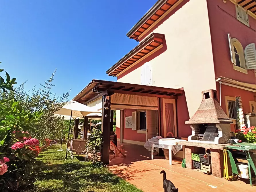 Immagine 4 di Casa quadrifamiliare in vendita  a Lucca