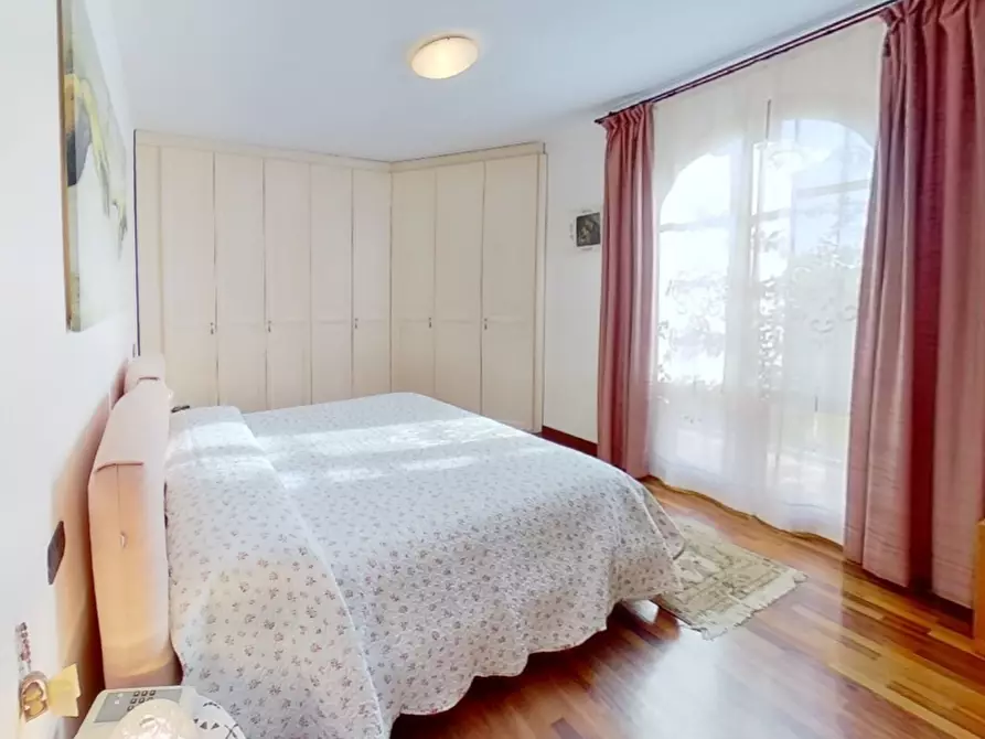 Immagine 16 di Casa quadrifamiliare in vendita  a Lucca