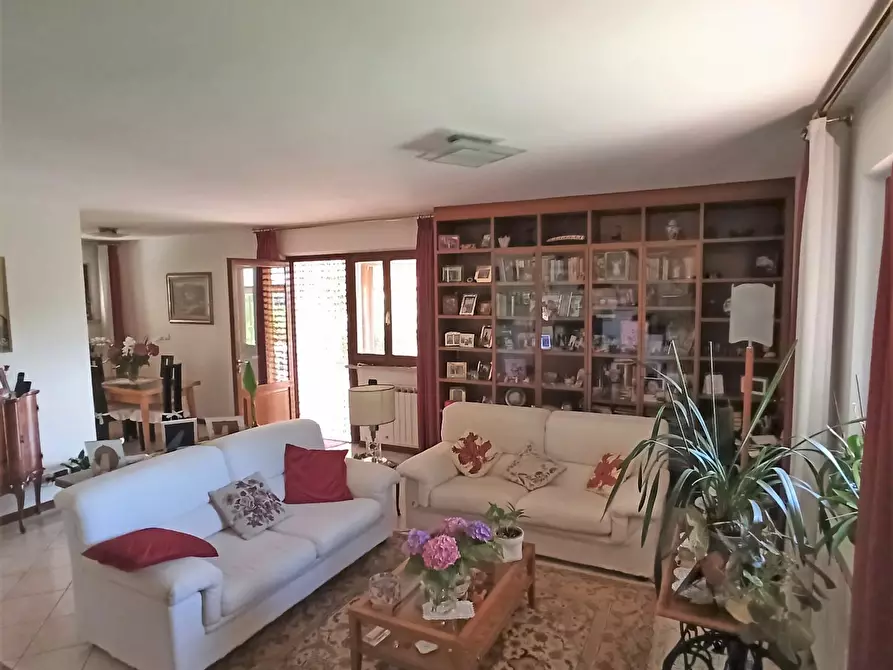 Immagine 10 di Casa quadrifamiliare in vendita  a Lucca