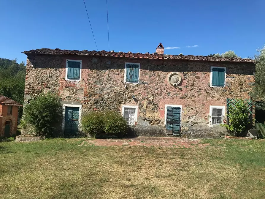 Immagine 1 di Casa colonica in vendita  a Montecatini Terme
