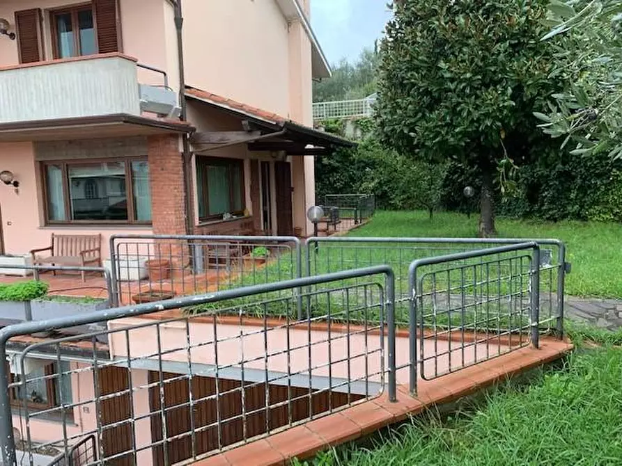 Immagine 23 di Casa bifamiliare in vendita  a Montecatini Terme