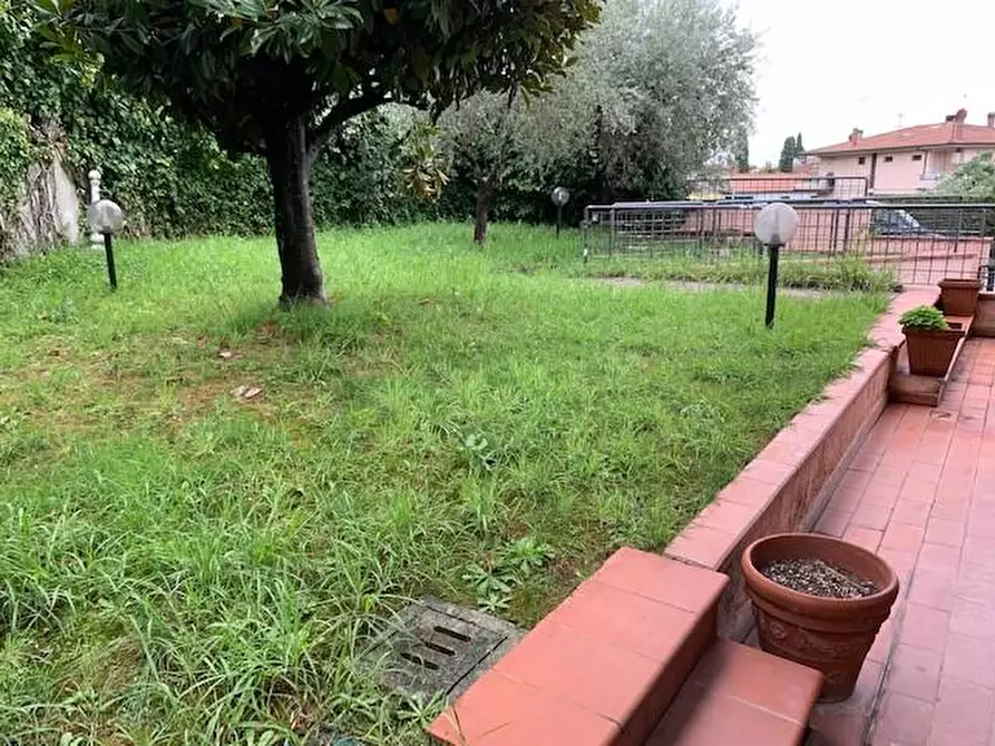 Immagine 21 di Casa bifamiliare in vendita  a Montecatini Terme