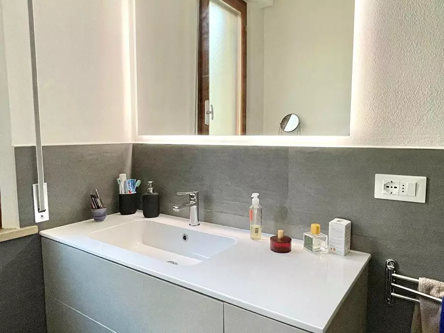 Immagine 20 di Appartamento in vendita  a Santa Maria A Monte