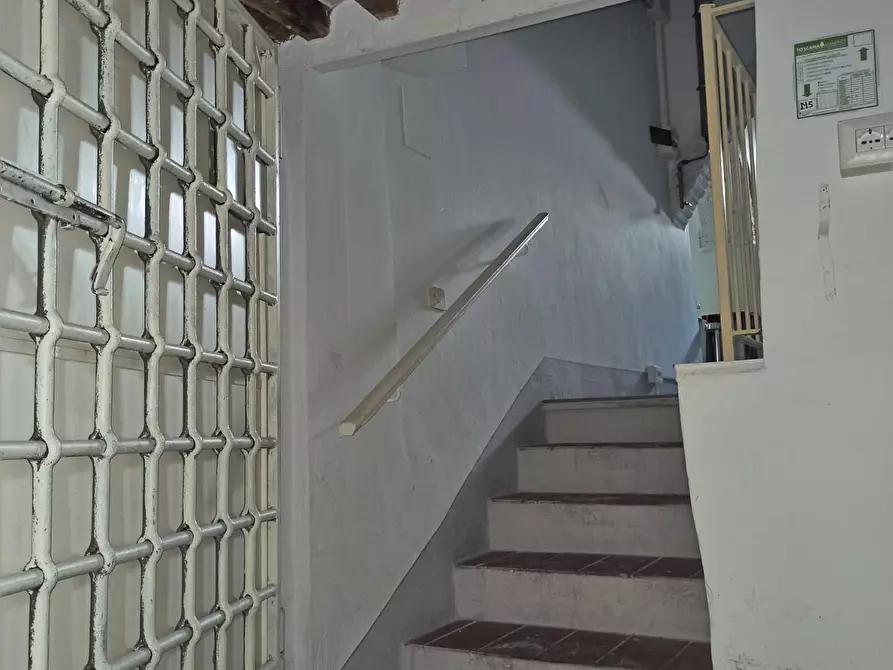 Immagine 14 di Locale commerciale in vendita  a Lucca