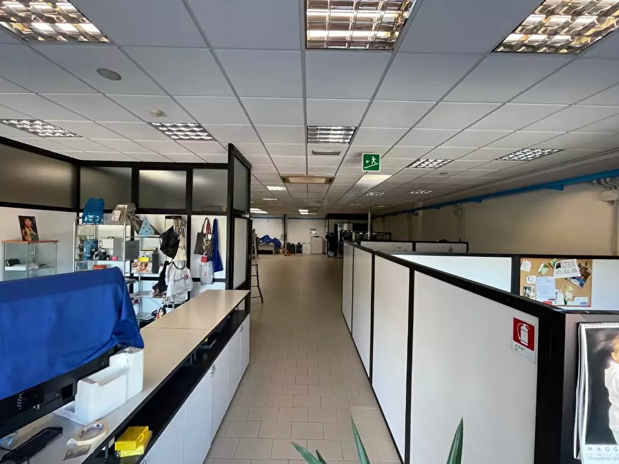 Immagine 6 di Attività artigianale in vendita  a Arezzo