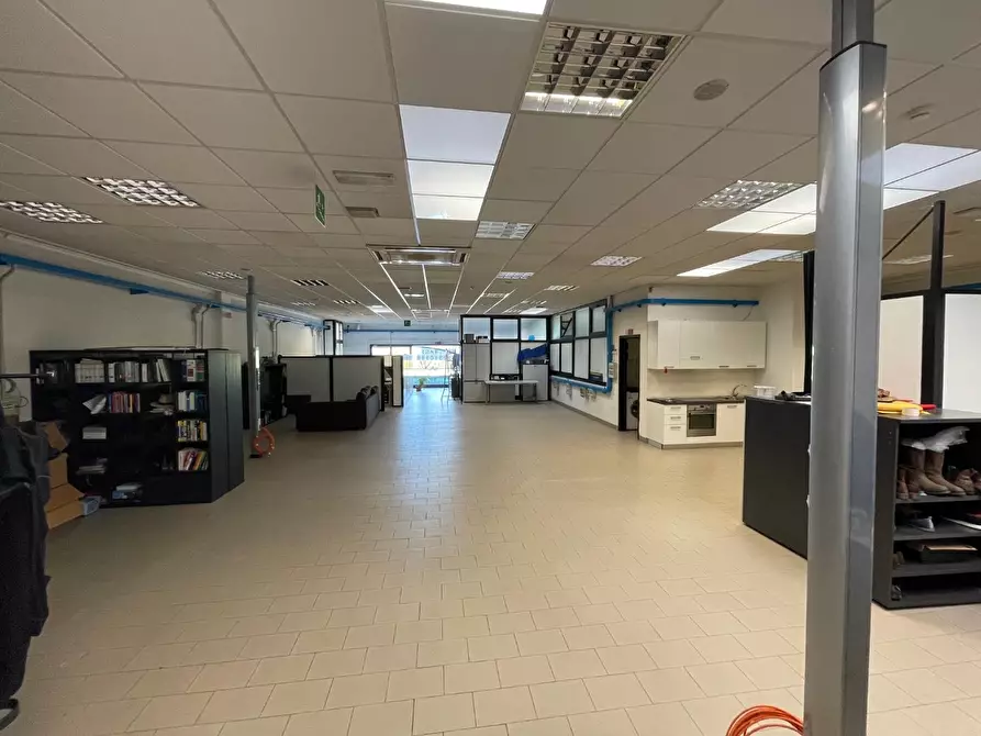 Immagine 1 di Attività artigianale in vendita  a Arezzo