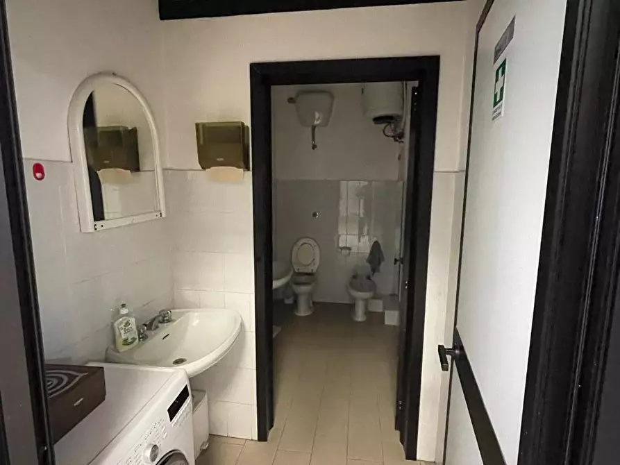 Immagine 8 di Attività artigianale in vendita  a Arezzo