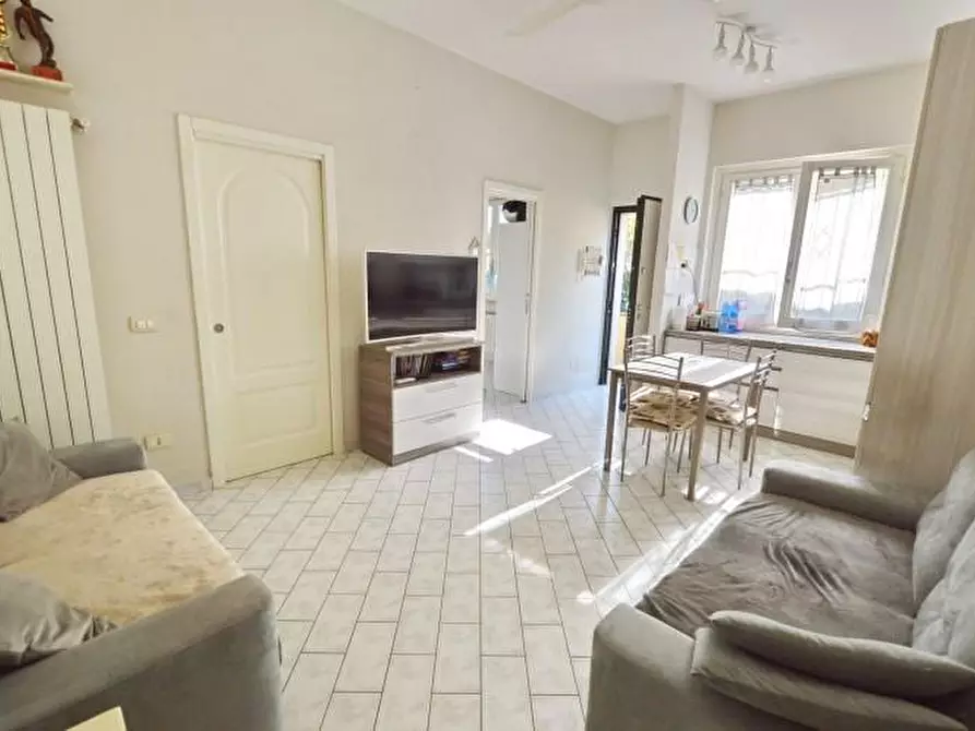 Immagine 3 di Appartamento in vendita  a Montignoso