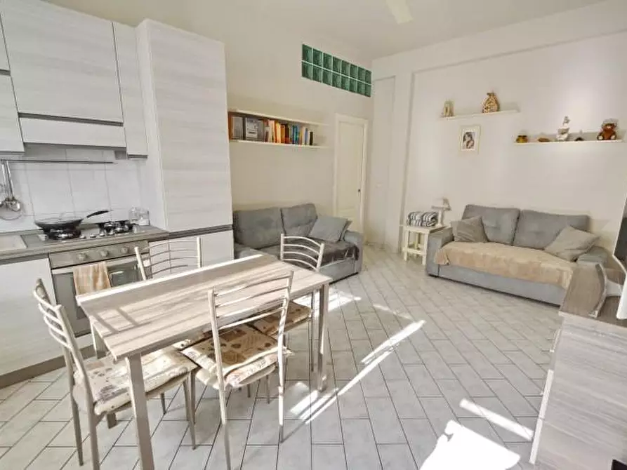 Immagine 5 di Appartamento in vendita  a Montignoso