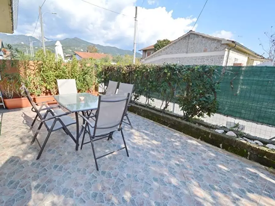 Immagine 11 di Appartamento in vendita  a Montignoso