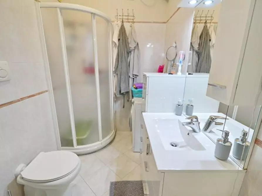 Immagine 10 di Appartamento in vendita  a Montignoso