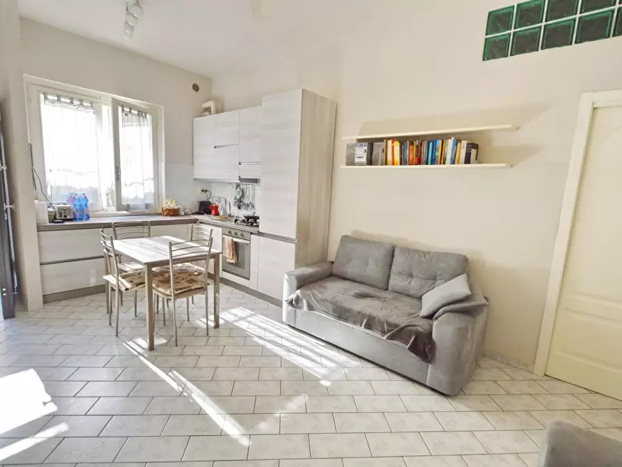 Immagine 3 di Appartamento in vendita  a Montignoso