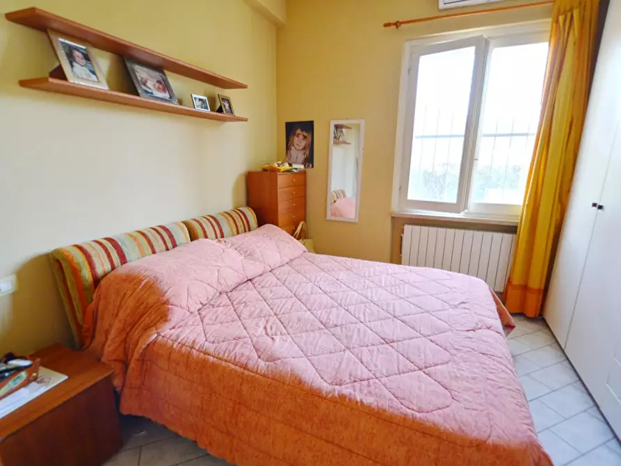 Immagine 8 di Appartamento in vendita  a Montignoso