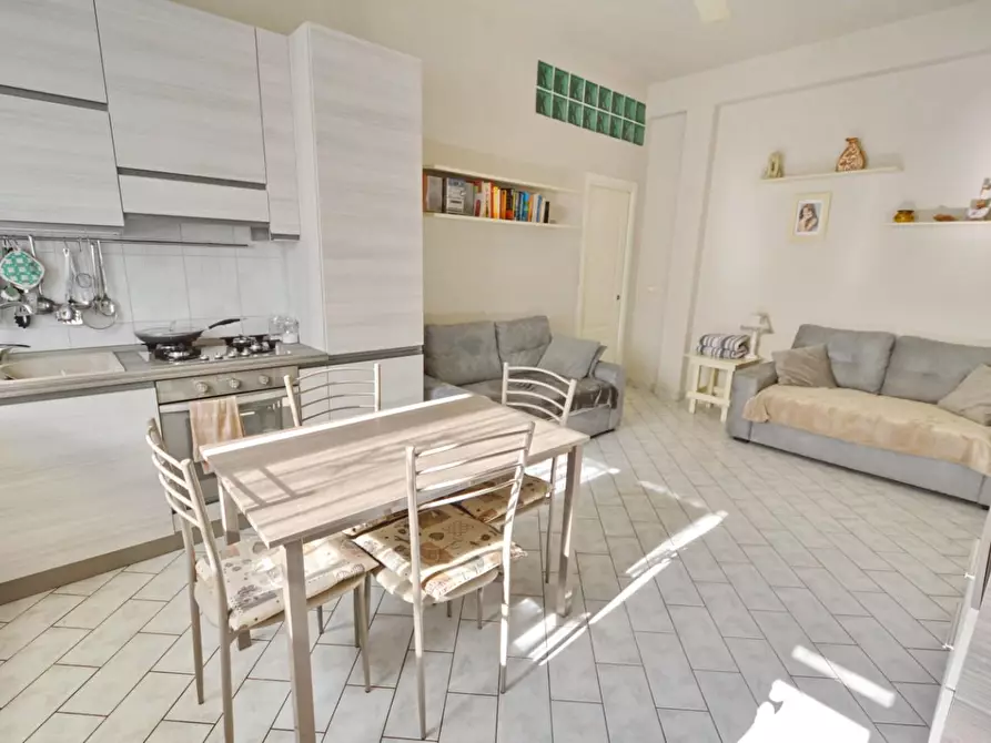 Immagine 7 di Appartamento in vendita  a Montignoso