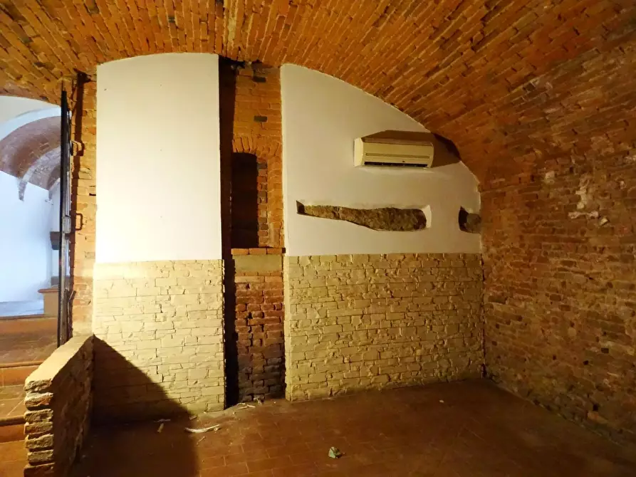 Immagine 23 di Locale commerciale in vendita  a San Miniato