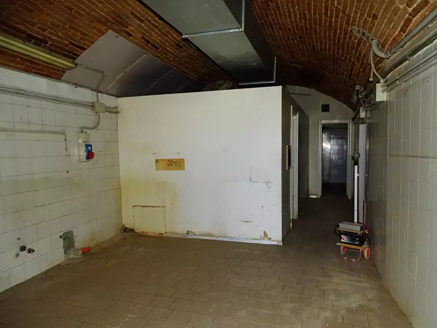 Immagine 29 di Locale commerciale in vendita  a San Miniato