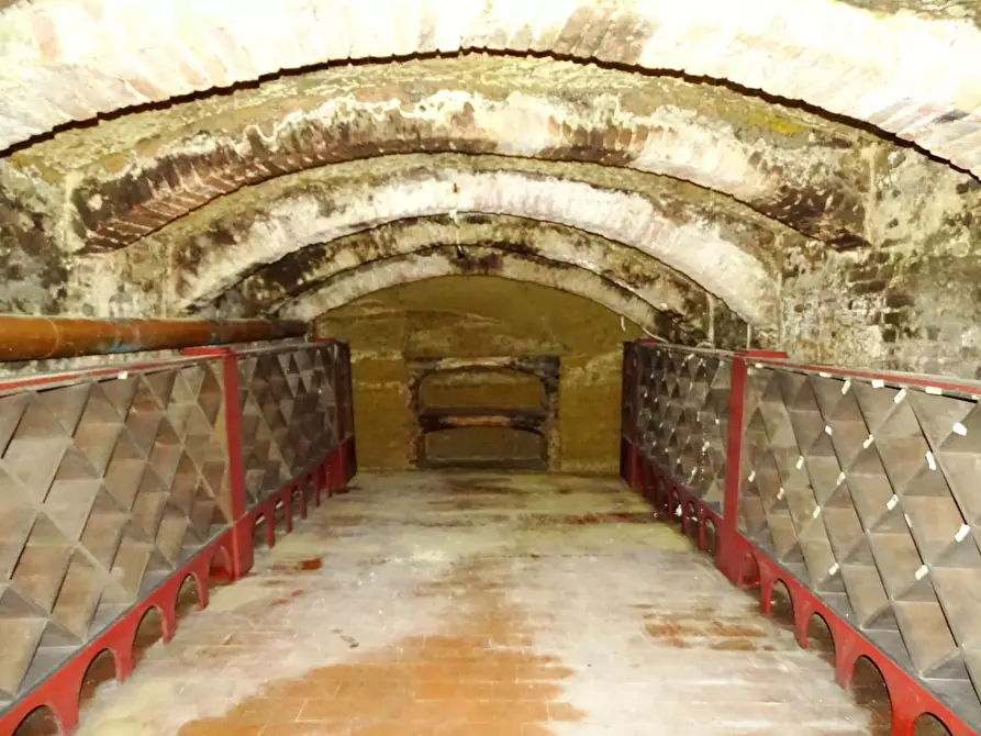 Immagine 24 di Locale commerciale in vendita  a San Miniato