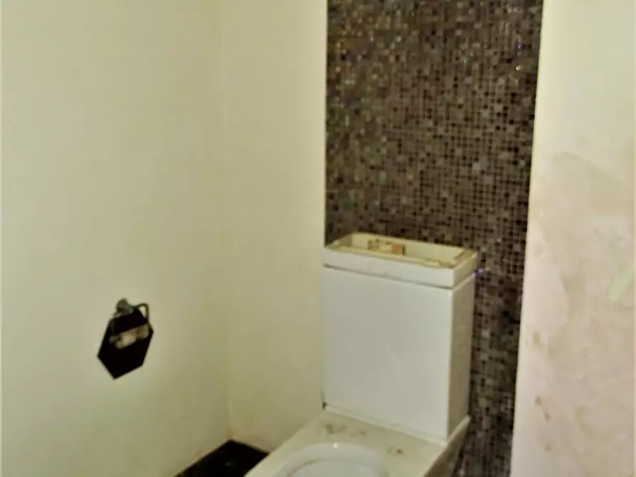 Immagine 35 di Locale commerciale in vendita  a San Miniato