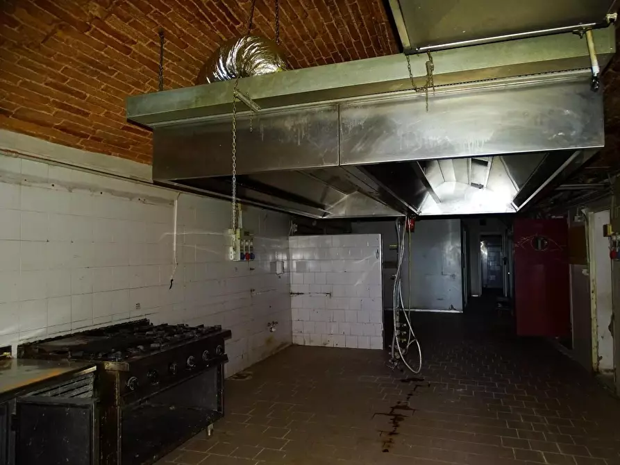 Immagine 28 di Locale commerciale in vendita  a San Miniato