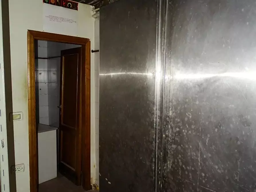 Immagine 31 di Locale commerciale in vendita  a San Miniato