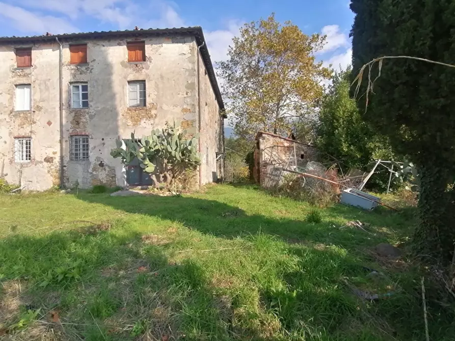 Immagine 35 di Rustico / casale in vendita  a Lucca