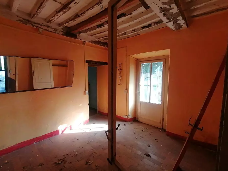 Immagine 27 di Rustico / casale in vendita  a Lucca