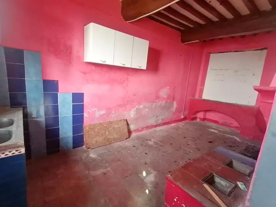 Immagine 32 di Rustico / casale in vendita  a Lucca