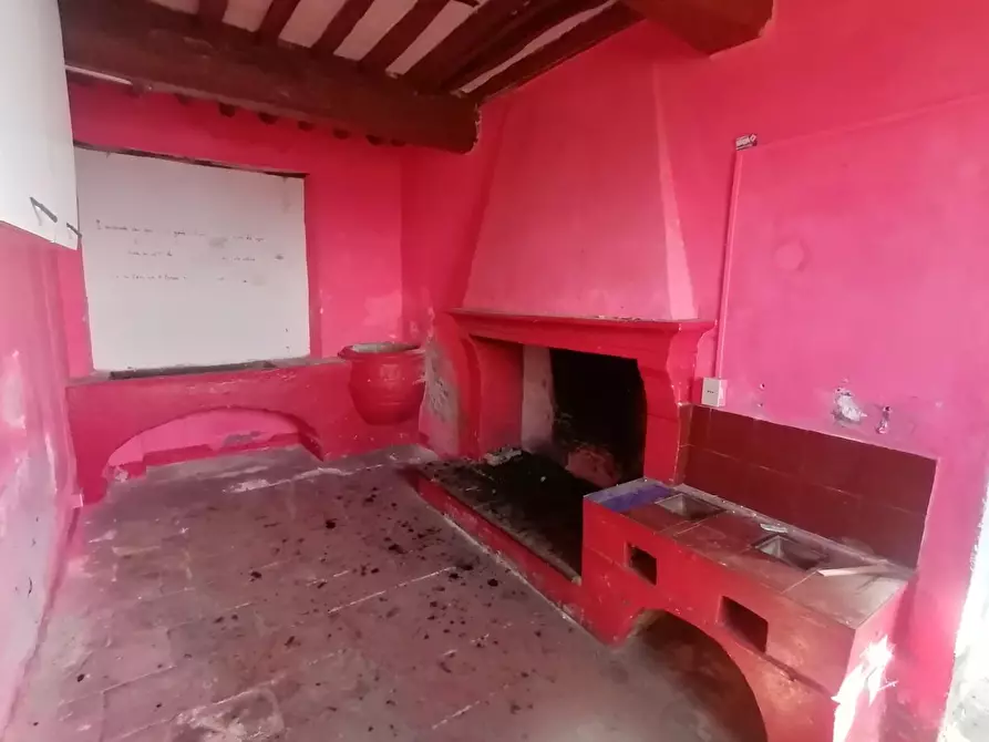 Immagine 31 di Rustico / casale in vendita  a Lucca