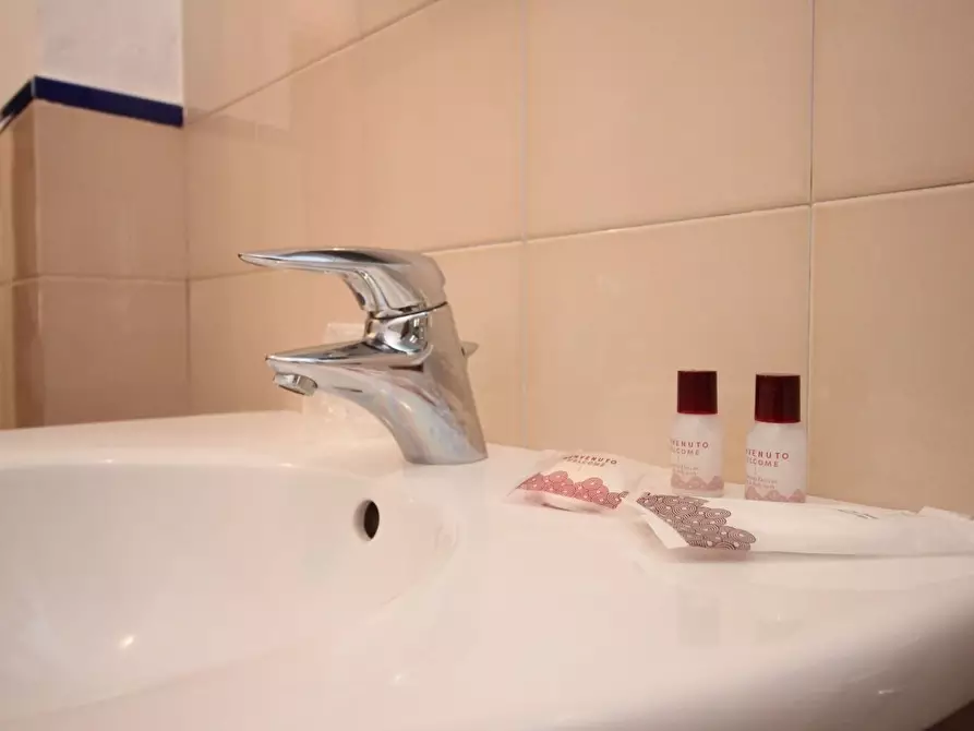 Immagine 13 di Appartamento in affitto  a Siena