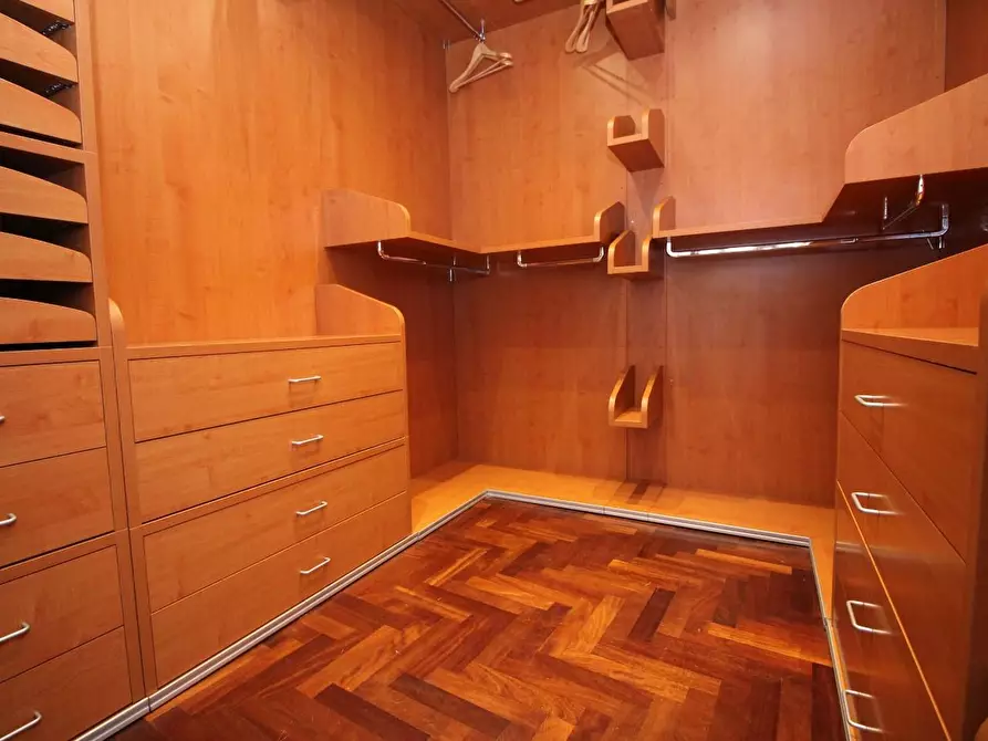 Immagine 12 di Appartamento in affitto  a Siena