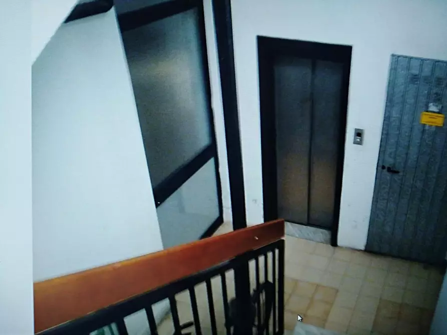 Immagine 5 di Magazzino in vendita  a Carrara