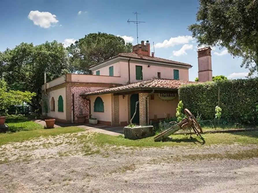 Immagine 1 di Villa in vendita  a Peccioli