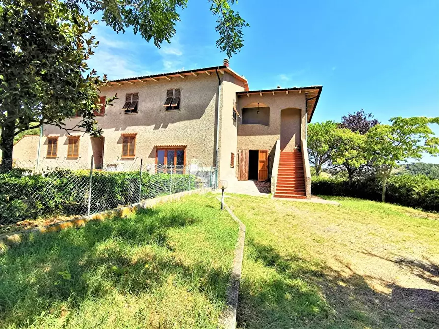 Immagine 1 di Casa trifamiliare in vendita  a Pomarance