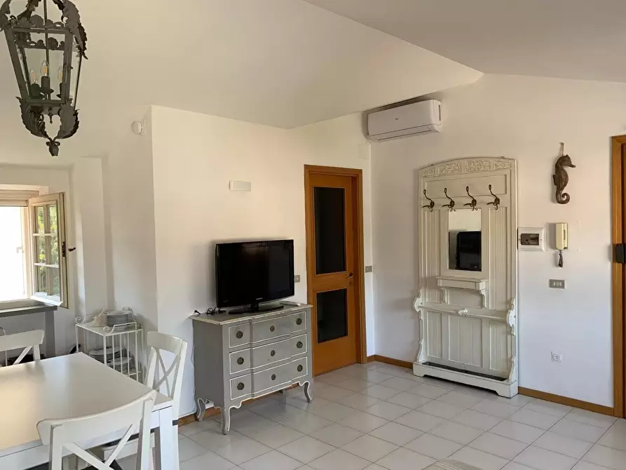 Immagine 18 di Mansarda in affitto  a Camaiore